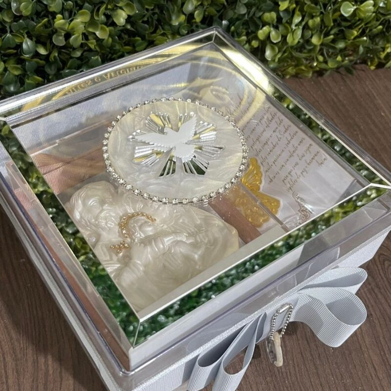 Caixinha com cúpula de acrílico e a Sagrada Família